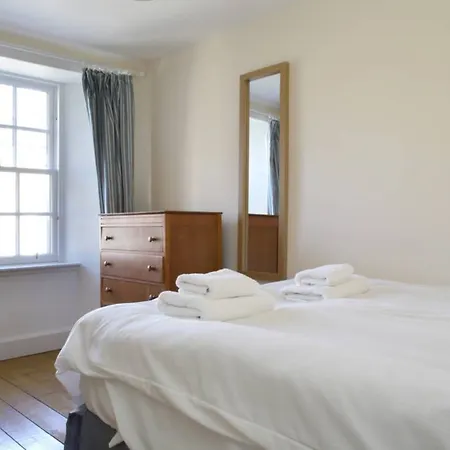 2 Bedroom In Centre Apartment