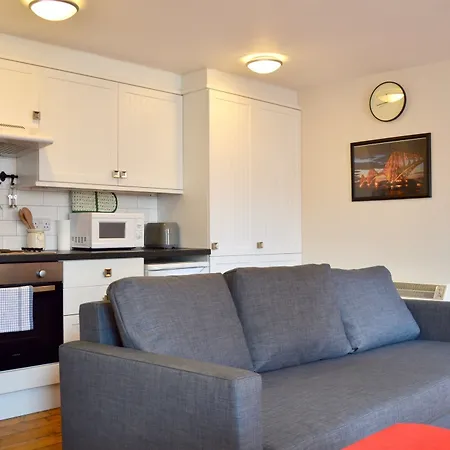 Apartment 2 Bedroom In Centre Edinburgh