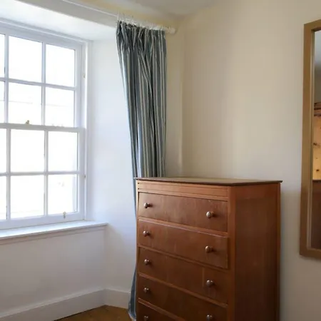 Apartment 2 Bedroom In Centre Edinburgh