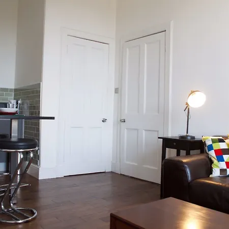 2 Bedroom Flat Near Centre Lejlighed Edinburgh