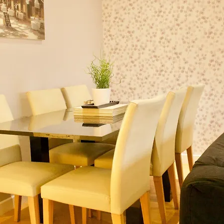 3 Bedroom Duplex In Hotel Edinburgh