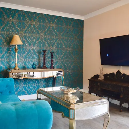 1 Bedroom On Royal Mile *