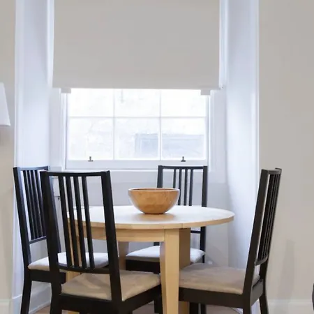 2 Bedroom Flat In West End Sleeps 4 شقة