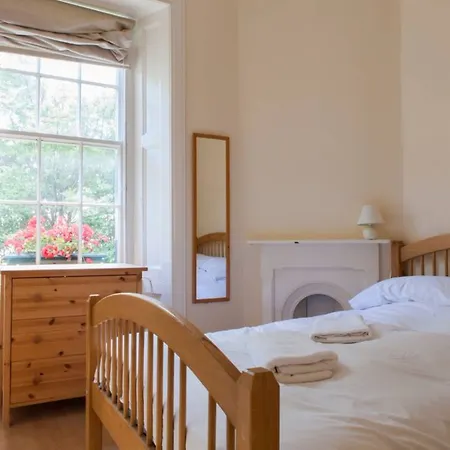 アパート 1 Bedroom Flat On St Stephen Street エディンバラ