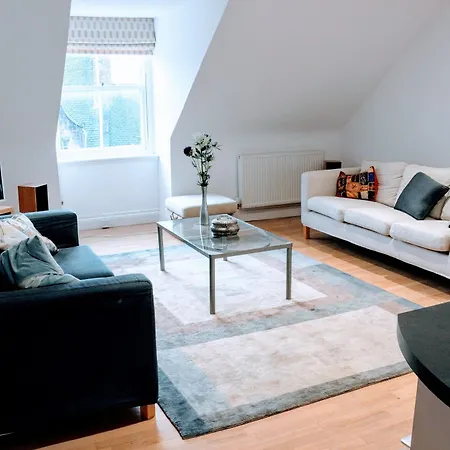 Apartment 2 Bedroom Penthouse On Royal Mile Edinburgh