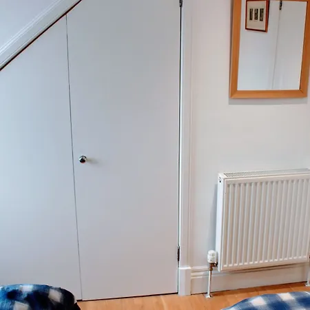 2 Bedroom Penthouse On Royal Mile * Edinburgh