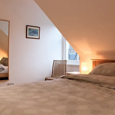 2 Bedroom Penthouse On Royal Mile Apartment