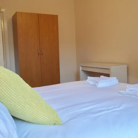 3 Bedroom Bruntsfield Flat *