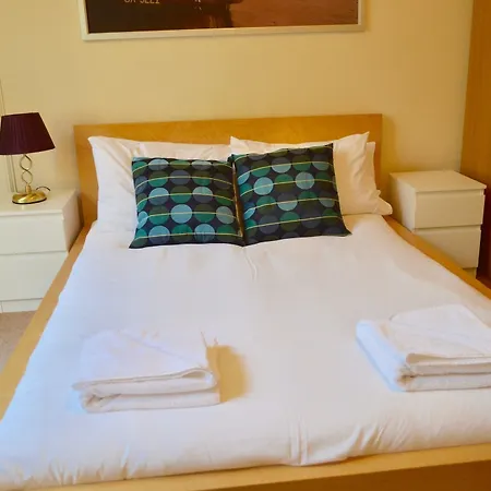 3 Bedroom Bruntsfield Flat アパート エディンバラ