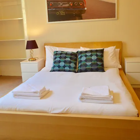3 Bedroom Bruntsfield Flat * エディンバラ
