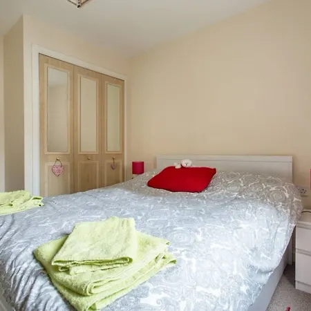 2 Bedroom Near Centre *