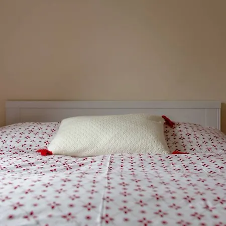 2 Bedroom Near Centre 아파트 *