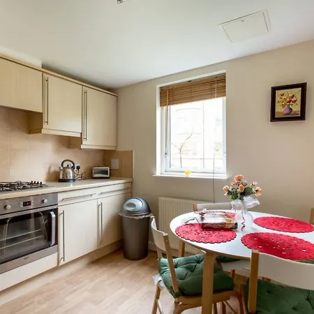 2 Bedroom Near Centre 아파트 에든버러