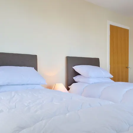 3 Bedroom Canal-side Sleeps 6