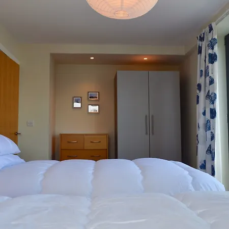 3 Bedroom Canal-side Sleeps 6