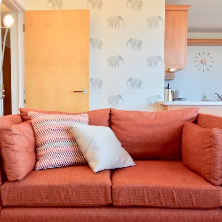 Apartment 3 Bedroom Canal-side Sleeps 6 Edinburgh