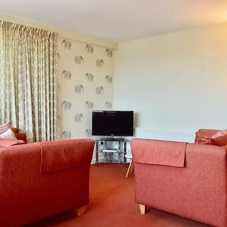 3 Bedroom Canal-side Sleeps 6 Apartment Edinburgh