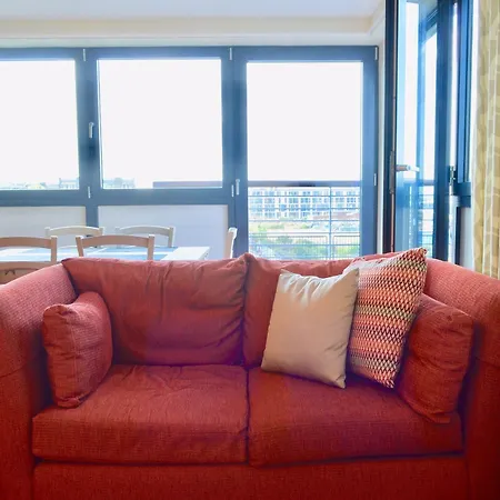 Apartment 3 Bedroom Canal-side Sleeps 6 *