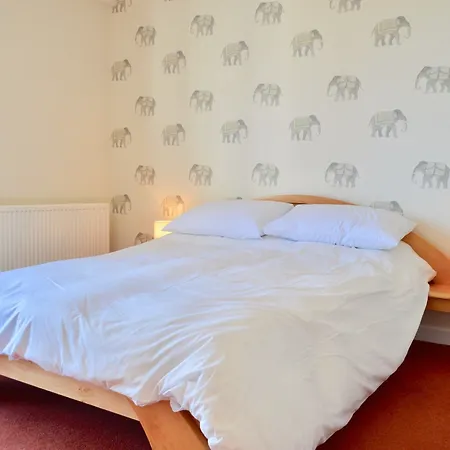 Apartment 3 Bedroom Canal-side Sleeps 6 Edinburgh