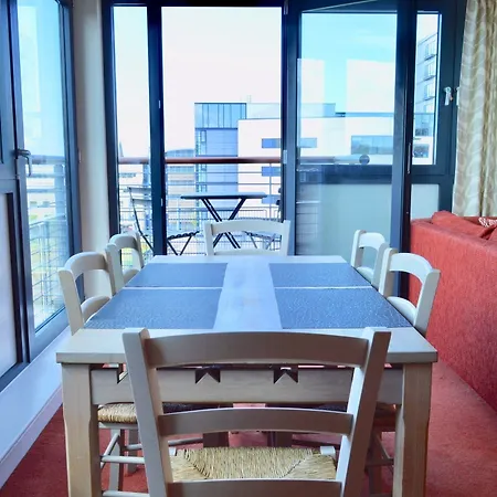 3 Bedroom Canal-side Sleeps 6
