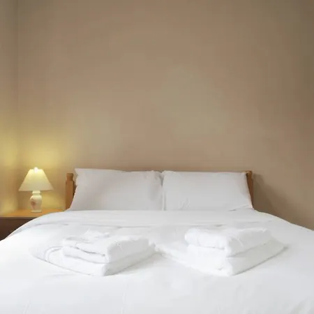 1 Bedroom By The Meadows Sleeps 2