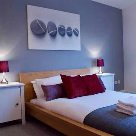 3 Bedroom With Private Roof Terrace *