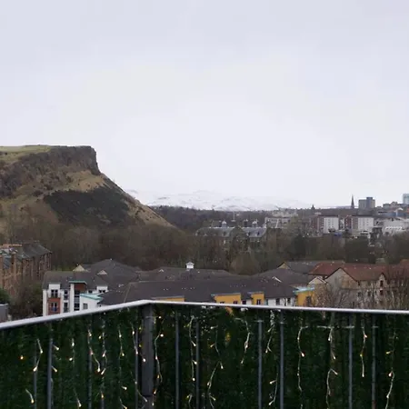 3 Bedroom With Private Roof Terrace *