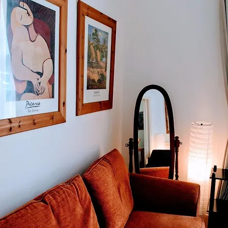 1 Bedroom Open Plan Apartment, Accommodates 4 *