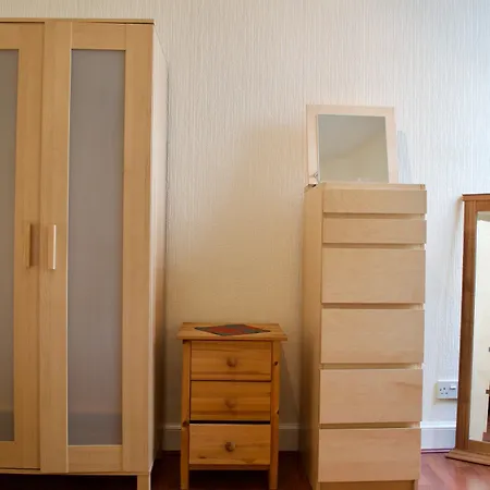 2 Bedroom In Pleasance