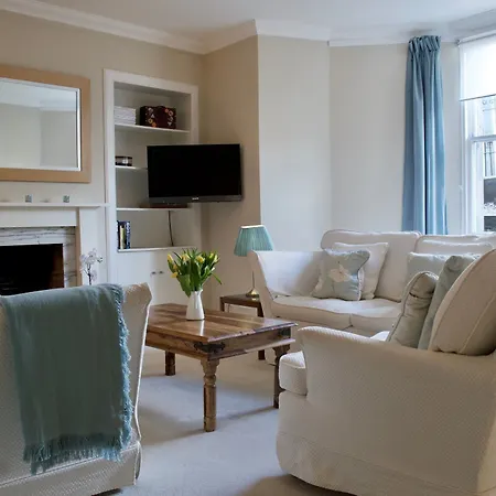 アパート 2 Bedroom Garden Flat In Bruntsfield エディンバラ