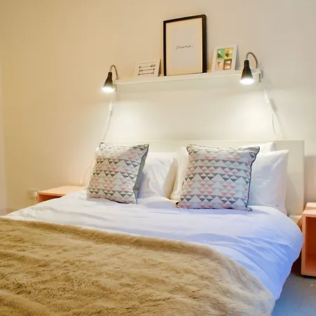 2 Bedroom Garden Flat In Bruntsfield