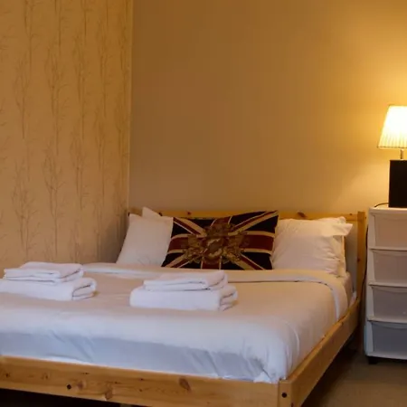 2 Bedroom Flat Near Centre Apartament