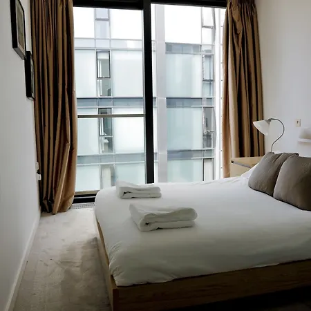 Silver Lining - Mile Apartment *