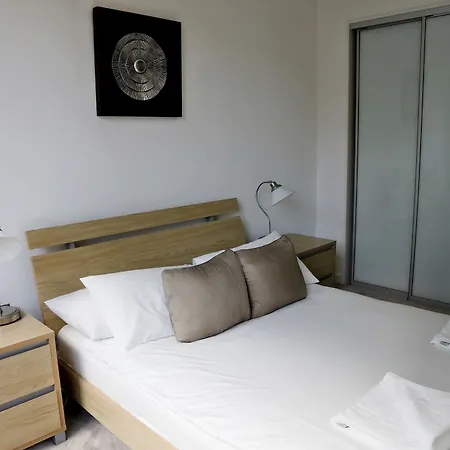 Silver Lining - Mile Apartment Edinburgh