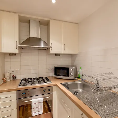 Silver Lining - Mile Apartment Edinburgh