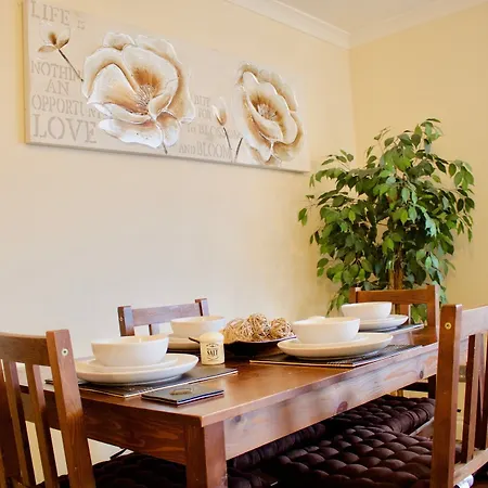 Apartment 2 Bedroom Leith Sleeps 4 *