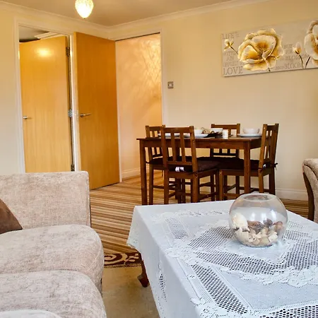 Apartment 2 Bedroom Leith Sleeps 4