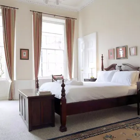 3 Bedroom Flat In Centre * Эдинбург
