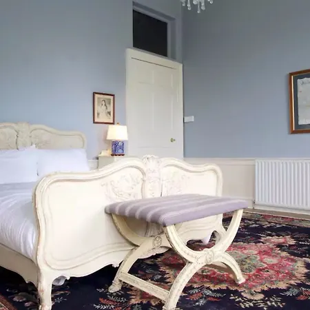 3 Bedroom Flat In Centre