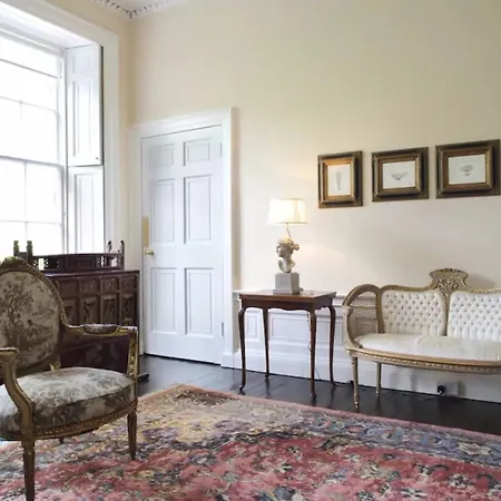 Апартаменты 3 Bedroom Flat In Centre Эдинбург