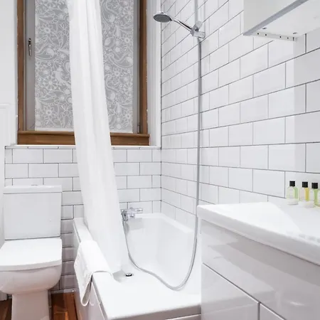 Beautifully Kept Top-floor Flat In Morningside Appartement Édimbourg