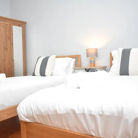 East Claremont - Beautiful 2br In