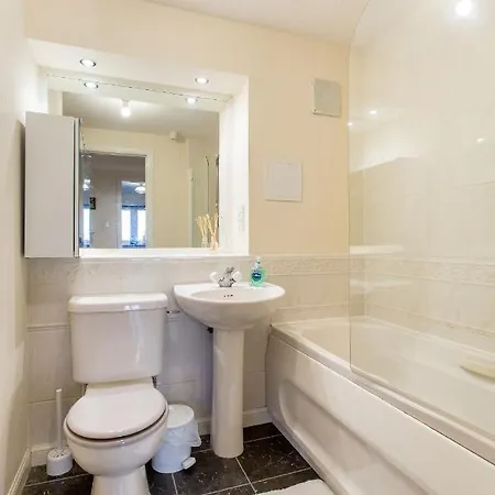 Central & Stylish 3 Bedroom, 2 Bath, Free Parking * Edynburg