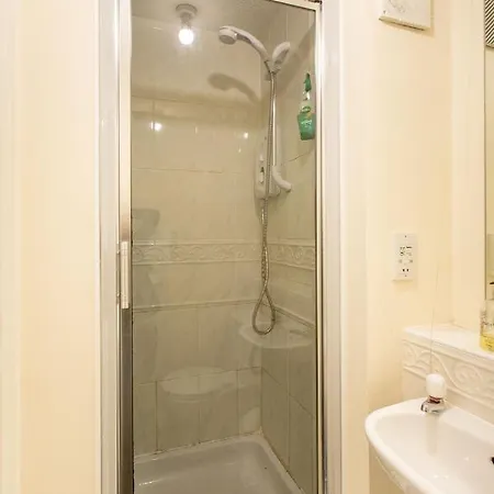 Central & Stylish 3 Bedroom, 2 Bath, Free Parking