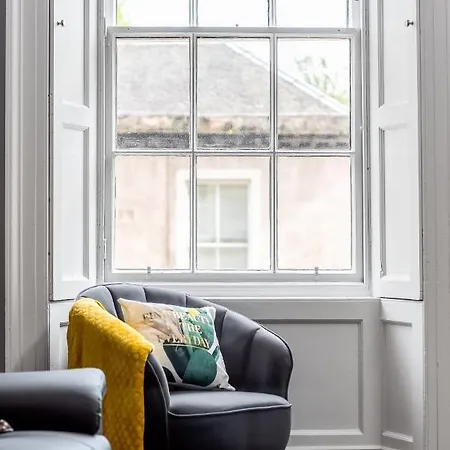 Apartment Spacious Newly Refurbished *