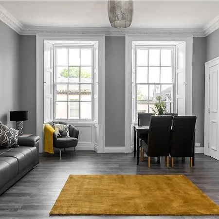 Spacious Newly Refurbished *