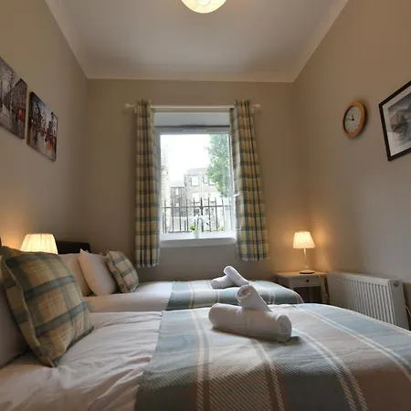 Daire Pleasance Ground Floor Main Door Access *