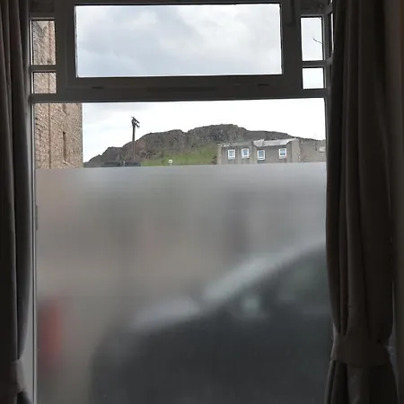 Pleasance Ground Floor Main Door Access * Edinburgh