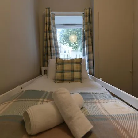 Daire Pleasance Ground Floor Main Door Access *