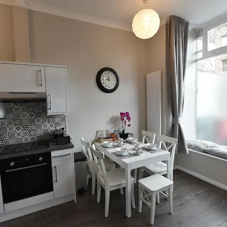 Daire Pleasance Ground Floor Main Door Access Edinburgh